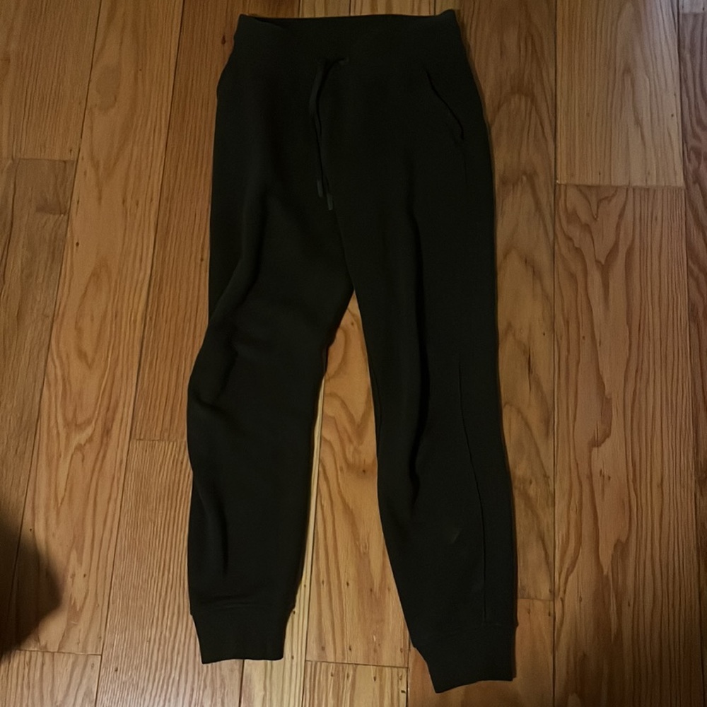 warm down lululemon joggers size 4